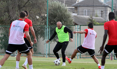 “Neftçi”nın futbolçuları baş məşqçini də özlərinə qoşub...