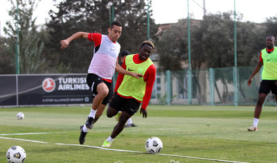 “Neftçi”nın futbolçuları baş məşqçini də özlərinə qoşub...