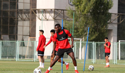 “Neftçi”nın futbolçuları baş məşqçini də özlərinə qoşub...