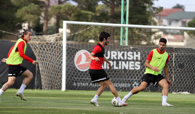 “Neftçi”nın futbolçuları baş məşqçini də özlərinə qoşub...