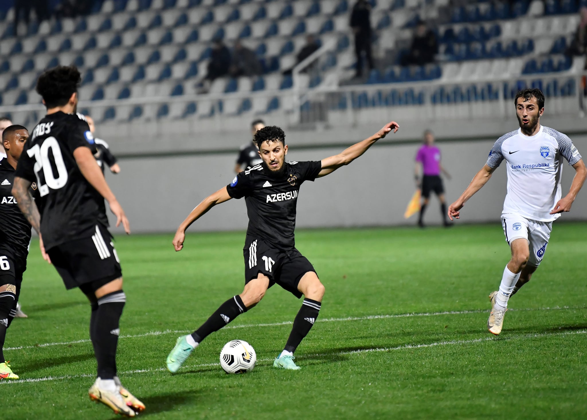 Счет карабах футбол. Qarabag FK 21. Карабах (футбольный клуб, Агдам). Нефтчи и Карабах ФК. Qarabag FK 2021.