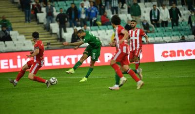 Namiq qol pası verdi, "Bursaspor" qazandı -