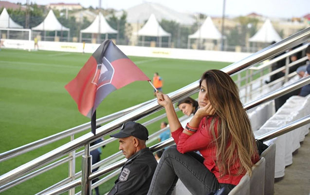 “Qəbələ”li xanım şikayətçidir: “İnanmazdım ki, bu qədər tərbiyəsizlik edərlər”