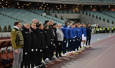 Sizə daha nə deyək, utanın, heç olmasa! -
