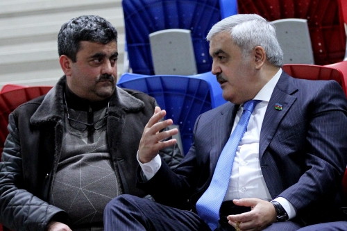 Rövnəq Abdullayev “Neftçi“nin sabiq prezidentini hansı klubun başına gətirmək istəyir?