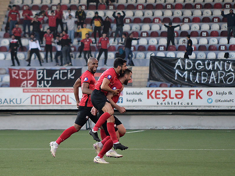 “Bizi yarıyolda qoyub gedəcək futbolçu..."