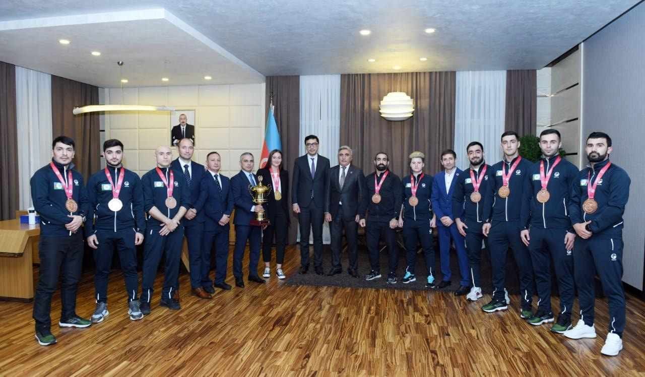Nazir dünya çempionatında medal qazananlara diqqət göstərdi