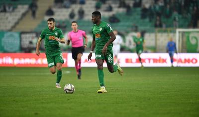 Namiqin "Bursaspor"da üçüncü qolunu vuruğu oyundan