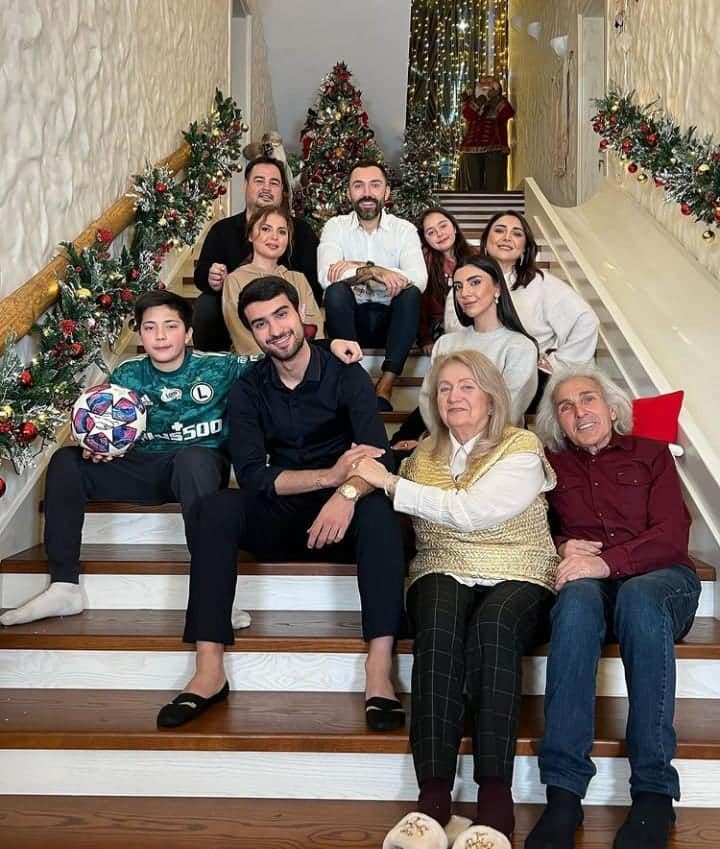 Mahir Qusarda məşhurun qonağı oldu, imza payladı, gizlinlərin üstünü açdı - FOTOLAR