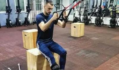 Topuq sümüyü sınan futbolçu, görün, hansı vəziyyətdə məşq edir -