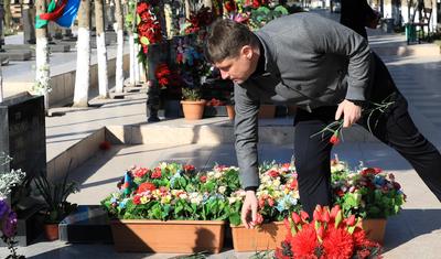 "Sumqayıt"ın yeni baş məşqçisi Şəhidlər Xiyabanını ziyarət etdi -