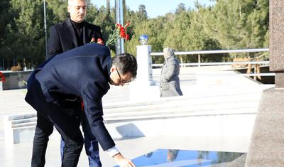 "Sumqayıt"ın yeni baş məşqçisi Şəhidlər Xiyabanını ziyarət etdi -