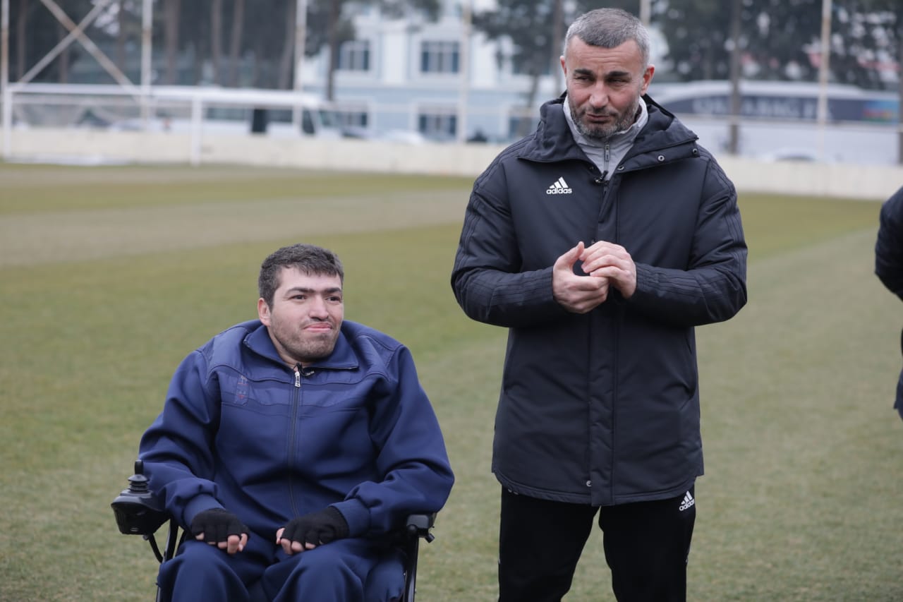 "Qarabağ"a gəldi, Qurban Qurbanova hədiyyə verdi, uşaqlıq arzusu reallaşdı - VİDEO+FOTOLAR