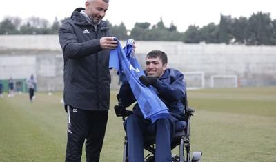 "Qarabağ"a gəldi, Qurban Qurbanova hədiyyə verdi, uşaqlıq arzusu reallaşdı -