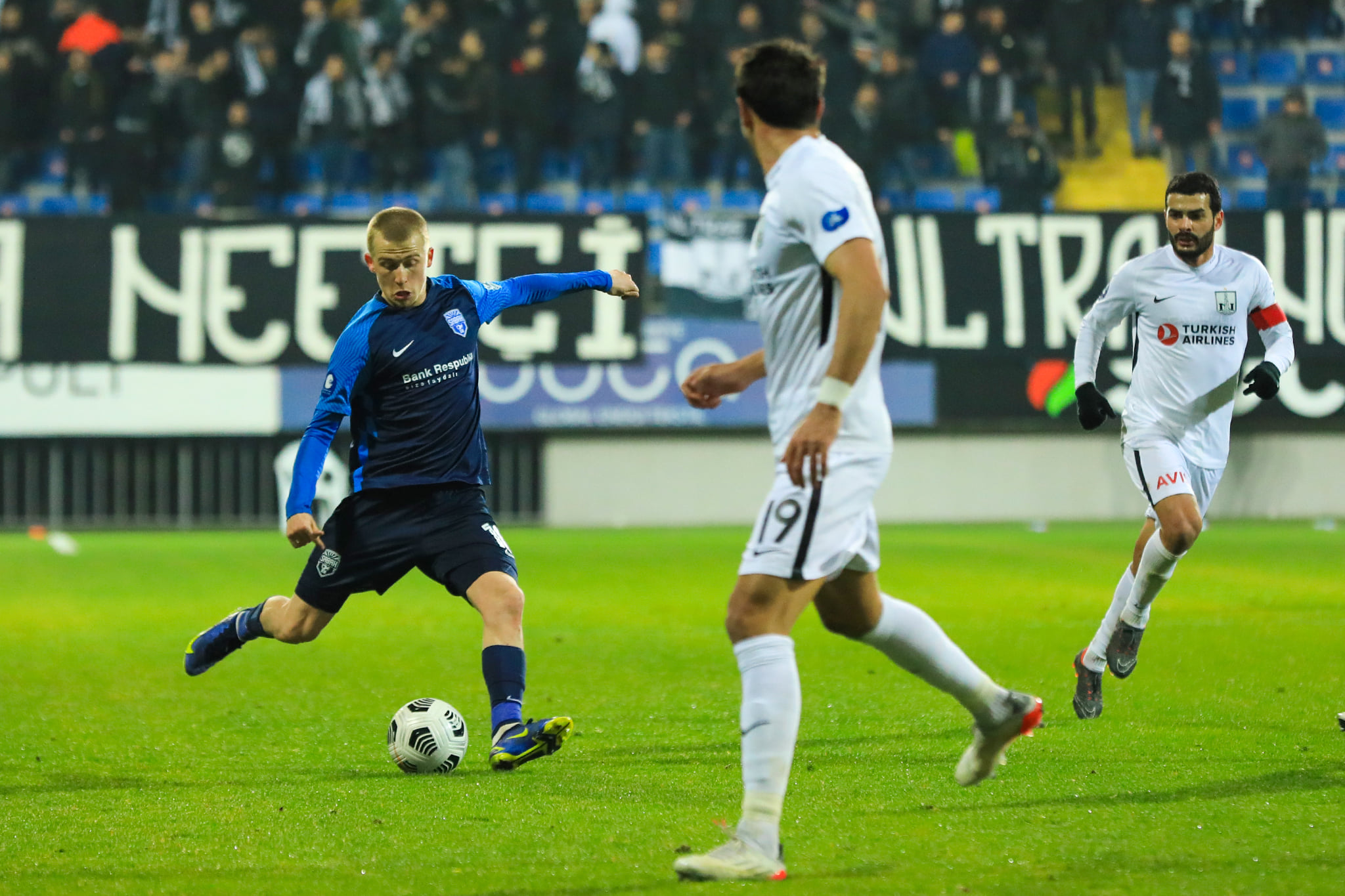 Müştəri futbolçular - ADLAR