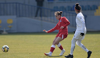 Hicablı ərəb qızları ilə "Dalğa"da futbol -
