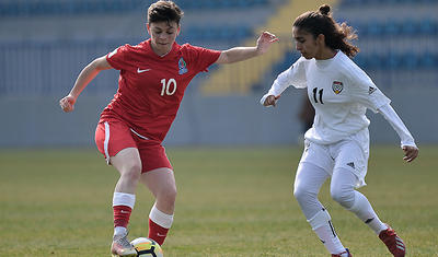 Hicablı ərəb qızları ilə "Dalğa"da futbol -