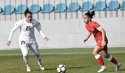 Hicablı ərəb qızları ilə "Dalğa"da futbol -