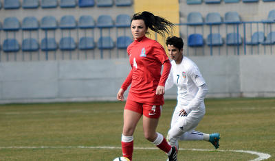 Hicablı ərəb qızları ilə "Dalğa"da futbol -