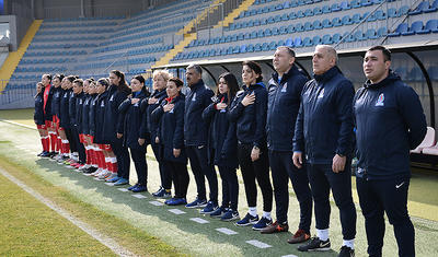 Hicablı ərəb qızları ilə "Dalğa"da futbol -