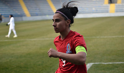 Hicablı ərəb qızları ilə "Dalğa"da futbol -