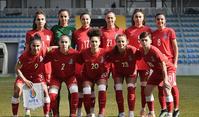 Hicablı ərəb qızları ilə "Dalğa"da futbol -