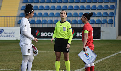 Hicablı ərəb qızları ilə "Dalğa"da futbol -