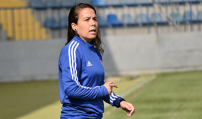 Hicablı ərəb qızları ilə "Dalğa"da futbol -