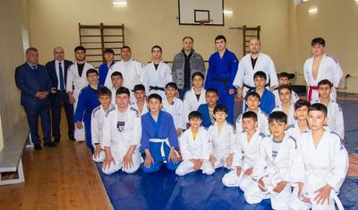 Azərbaycanlı nazir yığmanın məşqini izlədi -