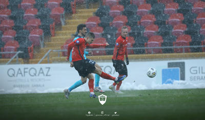 Premyer Liqa futbolçularının qar üzərində rəqsi -
