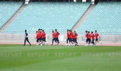 Millinin 3 futbolçusu kənrda qaldı -
