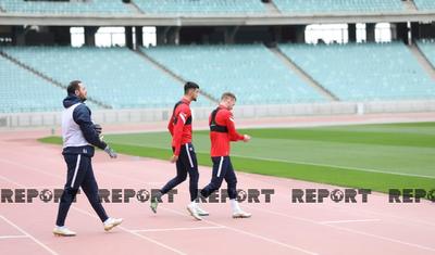 Millinin 3 futbolçusu kənrda qaldı -