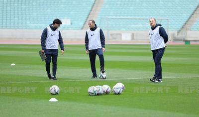 Millinin 3 futbolçusu kənrda qaldı -