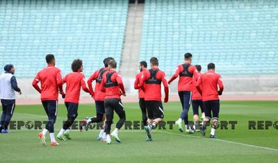Millinin 3 futbolçusu kənrda qaldı -