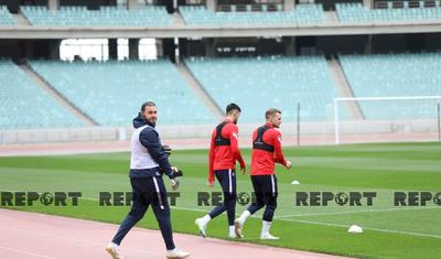 Millinin 3 futbolçusu kənrda qaldı -