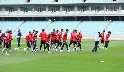 Millinin 3 futbolçusu kənrda qaldı -