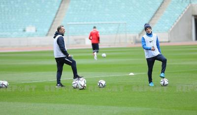 Millinin 3 futbolçusu kənrda qaldı -
