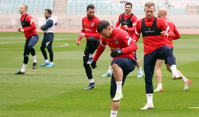 Millinin 3 futbolçusu kənrda qaldı -