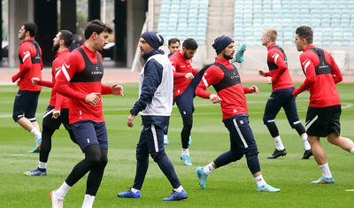 Millinin 3 futbolçusu kənrda qaldı -