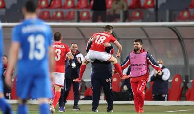 "Cırtdanlar" Azərbaycan yığmasını "əsir götürdü" -