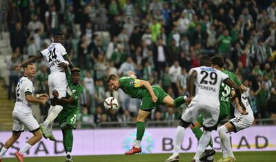 Namiq məhsuldar ötürmə verdi, "Bursaspor" "qara zolaq"dan çıxdı -