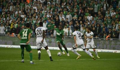 Namiq məhsuldar ötürmə verdi, "Bursaspor" "qara zolaq"dan çıxdı -