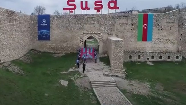 "Trabzonspor" fanatları Şuşa qalasında klubun bayrağını açdı - VİDEO