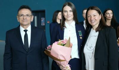 Mədət Quliyev millinin qızlarını təltif etdi, onların suallarını cavablandırdı: