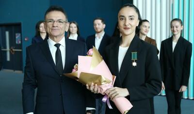 Mədət Quliyev millinin qızlarını təltif etdi, onların suallarını cavablandırdı: