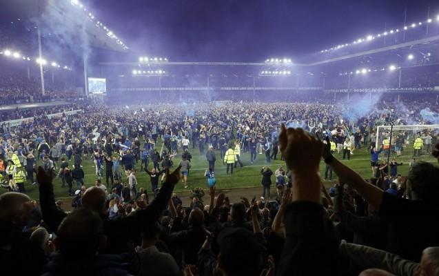 Komanda Premyer Liqada qaldı, stadionda aləm qarışdı - FOTOLAR