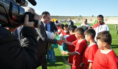 Bakıdan gəldilər, Gəncədə futbol festivalında hədiyyə payladılar -