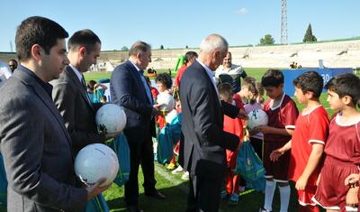 Bakıdan gəldilər, Gəncədə futbol festivalında hədiyyə payladılar -