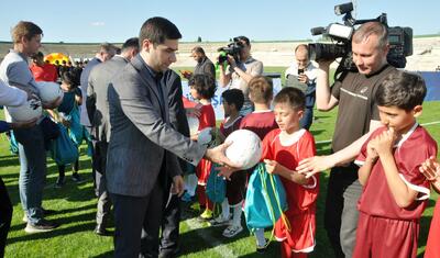 Bakıdan gəldilər, Gəncədə futbol festivalında hədiyyə payladılar -