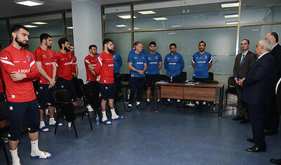 Rövnəq Abdullayev millinin futbolçuları ilə söhbətdə dedi ki…